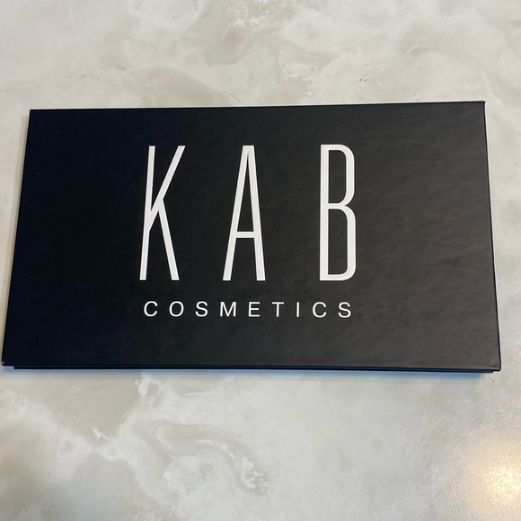 Kab Cosmetics eyeshadow palette - Picture 4 of 5